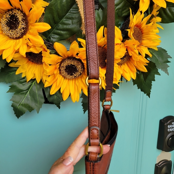 FOSSIL CROSSBODY EUC - Picture 3 of 6